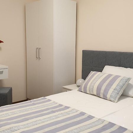 Apartments And Rooms With Parking Space Hvar - 15378 Hvar Town Habitación foto