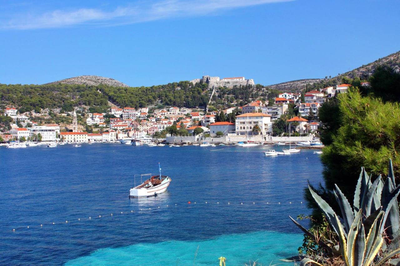 Apartments And Rooms With Parking Space Hvar - 15378 Hvar Town Exterior foto